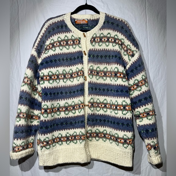 Gorgeous handcrafted wool sweater - Picture 1 of 4